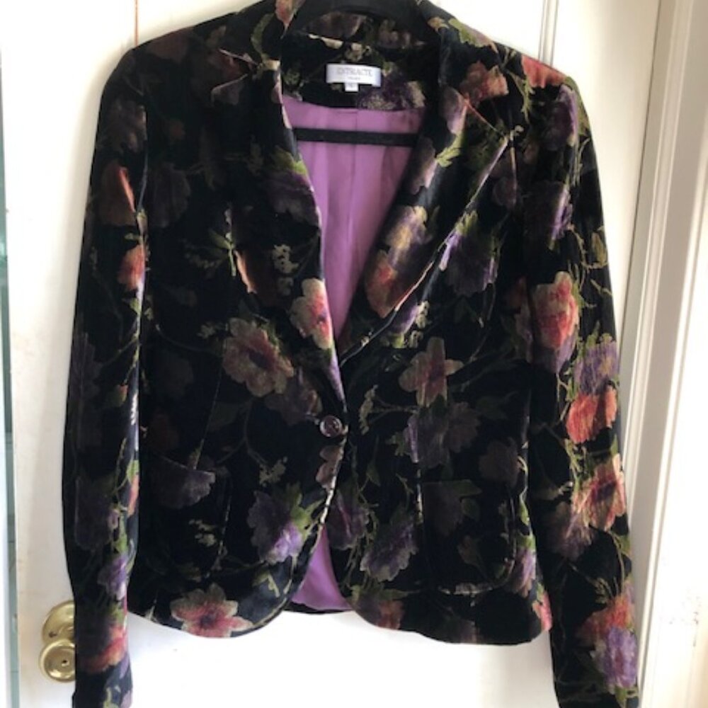 Vintage Entracte Paris Printed Velvet Jacket – Luxe, Chic & Statement-Making